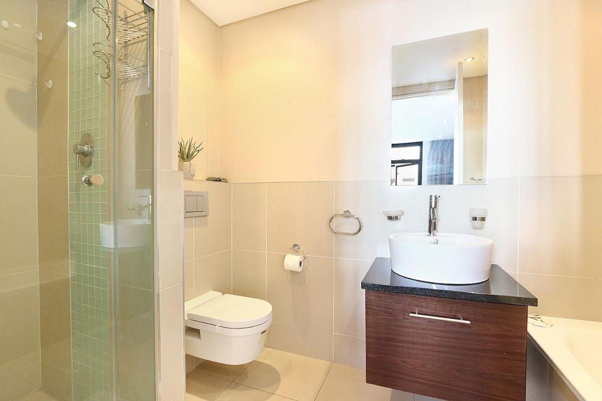 Eden On The Bay 118 By Hostagents Apartment Bloubergstrand Exterior foto
